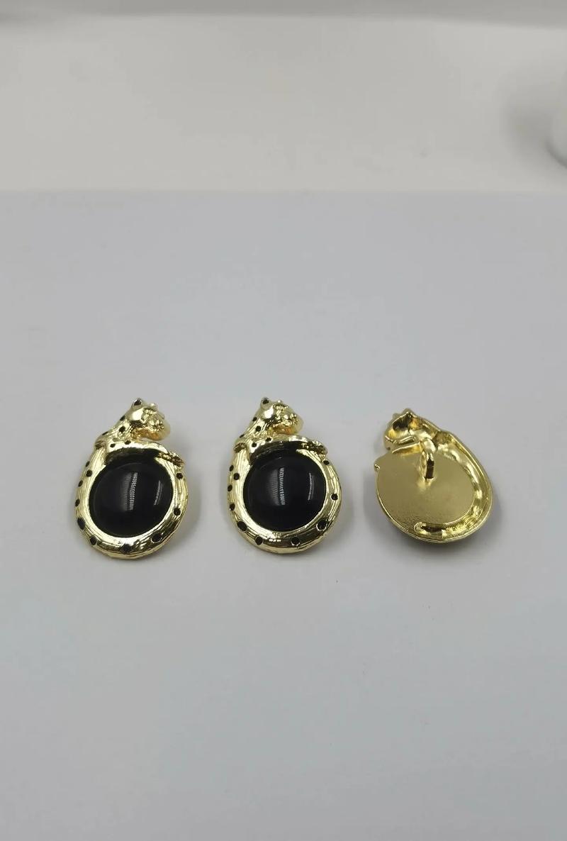 小香风辅料 源头工厂的上新哲学，如何让每一件衣服“美出高级感”